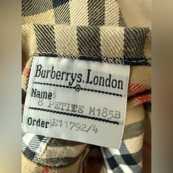 Vintage Burberrys. London Trench Coat - Picture 9 of 10